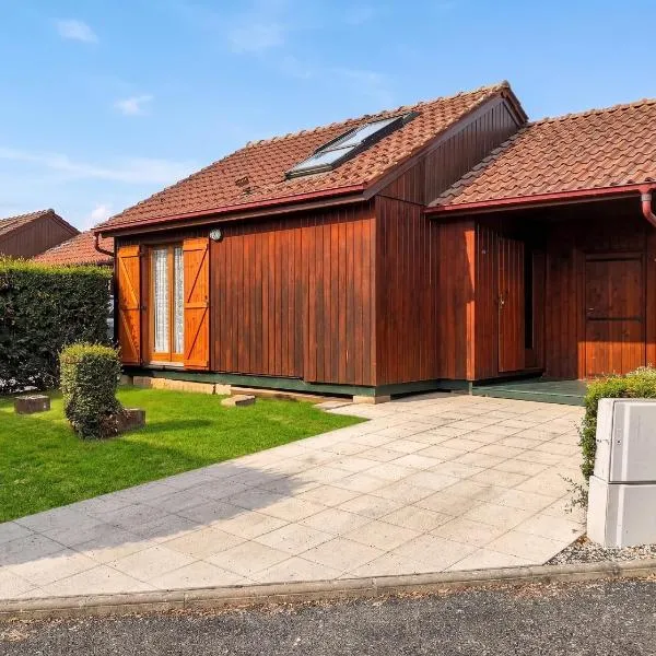 Chalet confortable à Giffaumont-Champaubert avec terrasse, hotel in Giffaumont-Champaubert