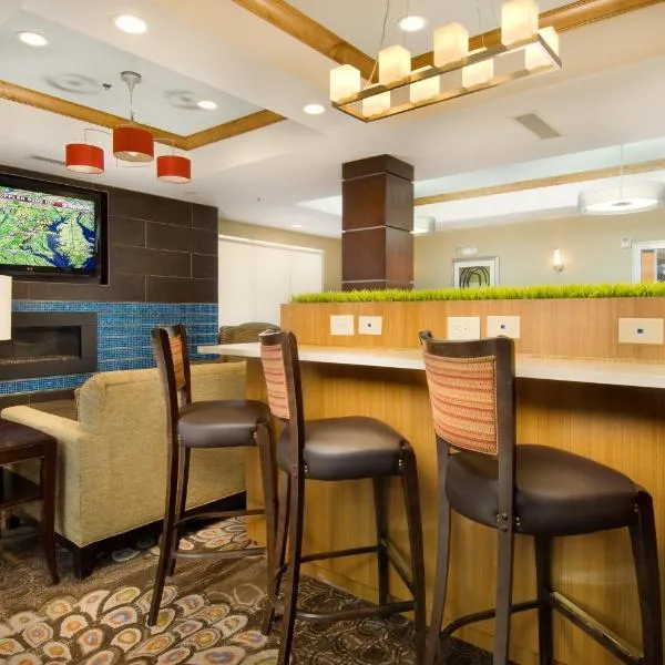 Holiday Inn Express & Suites Alexandria - Fort Belvoir by IHG、アレクサンドリアのホテル