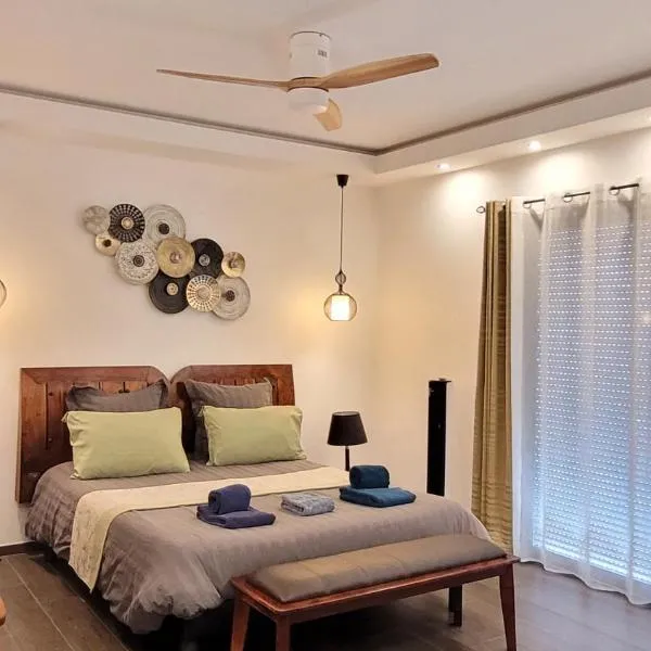 Les Cuves - Saintes: Chaniers şehrinde bir otel