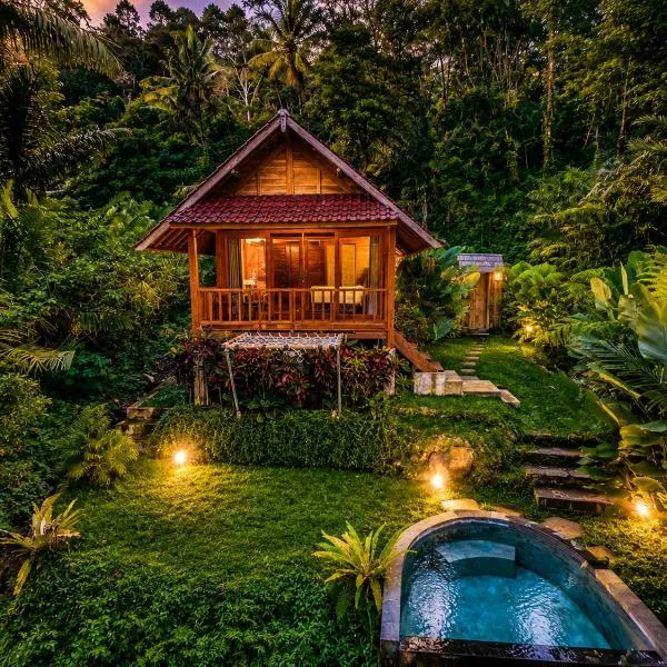The Payung House - Romantic Riverside Villa, hotel Bebandem városában