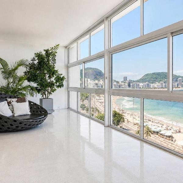 Rio035 - Espaçoso apartamento frente mar em Copacabana