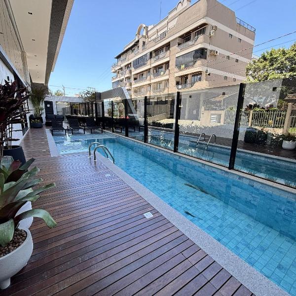 004A- Apto alto padrão com 3 suítes, piscina em Bombas