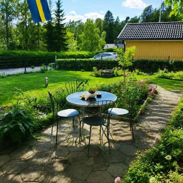 Hallstavik में, होटल Rosgarden