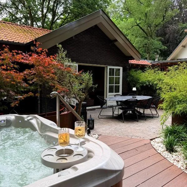 Berg en Bos Suite met luxe jacuzzi, hôtel à Apeldoorn