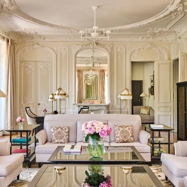 पेरिस में, होटल Hôtel Fouquet's Paris