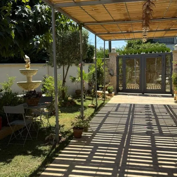 Superbe T2 au rez-de-chaussée avec jardin, ξενοδοχείο στην Αρλ