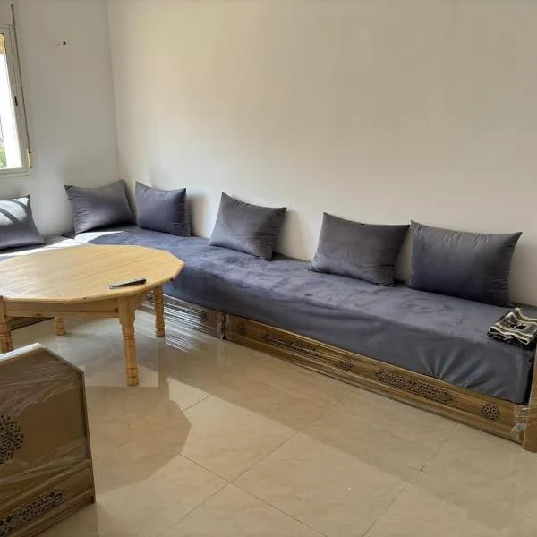 Appartement entier 1min de la plage sable d'or, hotel en Tánger
