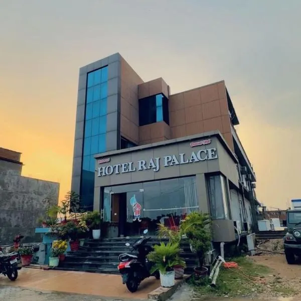 Viesnīca Hotel Raj Palace pilsētā Āzamgarh