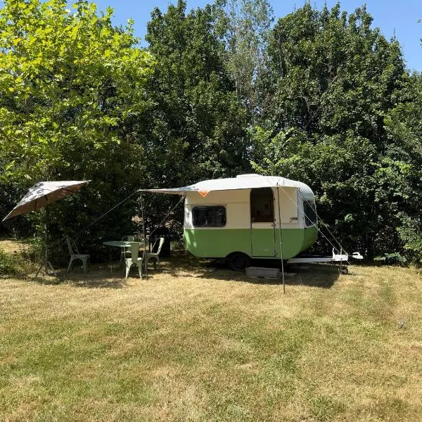 La caravane Belleverte, hotel en Bellegarde-Adoulins