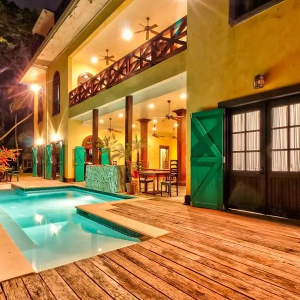 Toucan Suite @ Mahogany Hall, hotel di San Ignacio