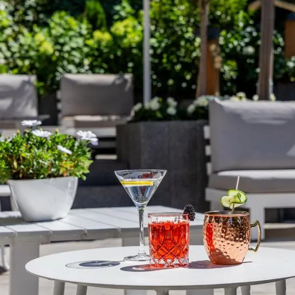 Landidyll Hotel Restaurant Weidenbrück & SPA، فندق في Swisttal