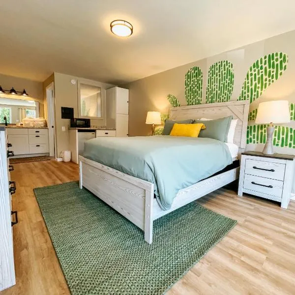 Meadow Room at The Trailblazer Unit 12, hotel em Townsend