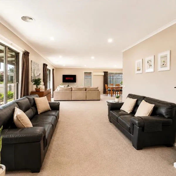 Spacious 3BR Home Ballarat Excellent For Families and Groups, hotel in Ballarat
