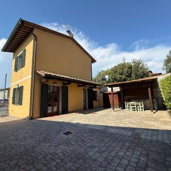 Wanda's home villetta con giardino, hotel a Montopoli in Val dʼArno