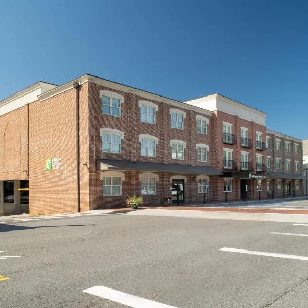 Holiday Inn Express & Suites - Dahlonega - University Area by IHG, hotel di Dahlonega