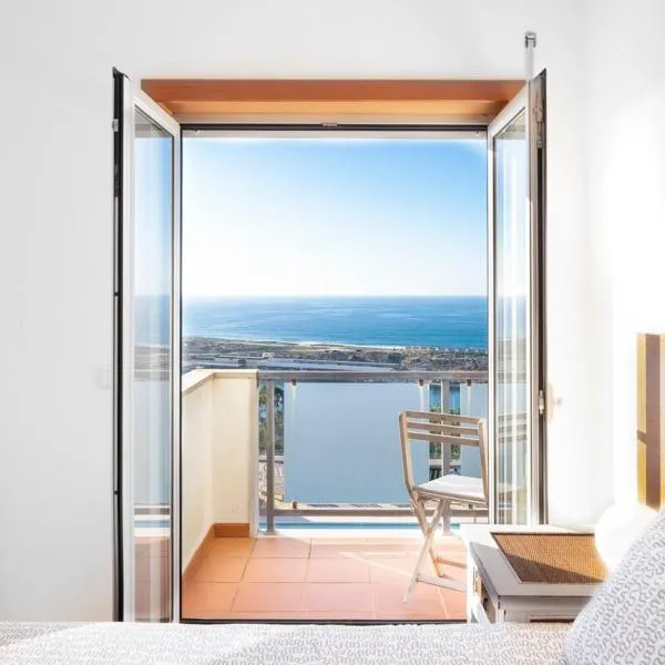 The Harbour House - Sea views everywhere, hotel in Nazaré