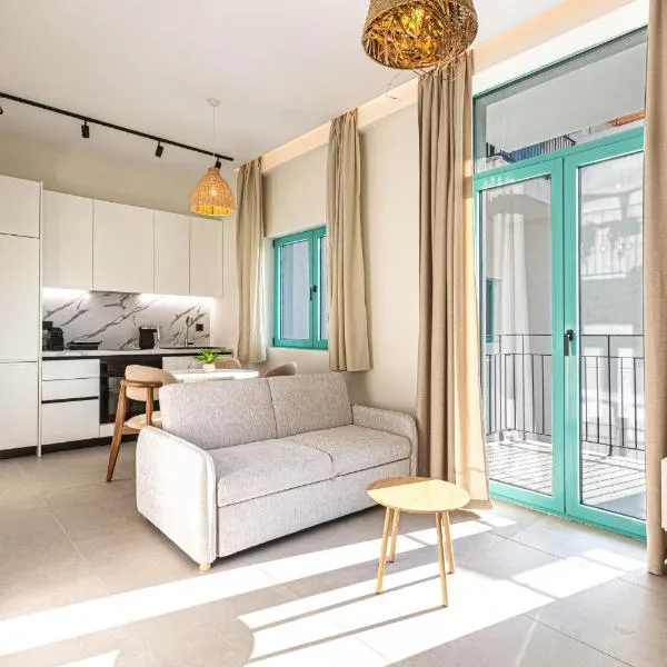 Santorini Dream 1 BR Apt w Parking, Kitchen, Sea Sunset View - Drymades, hotell sihtkohas Dhërmi
