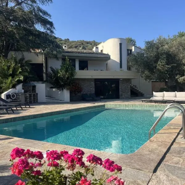 A Villa Rosa، فندق في Santa-Maria-di-Lota