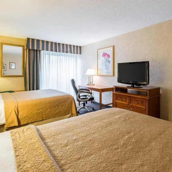 Quality Inn and Conference Center I-80 Grand Island, hotel u gradu 'Doniphan'