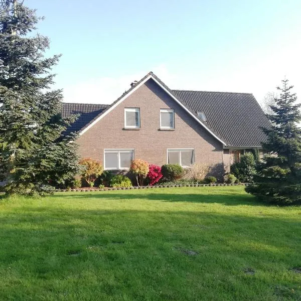 Ferienwohnung im Fehnland 35667, хотел в Uplengen