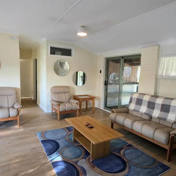Hilltop Cottage, hotel din Sarsfield