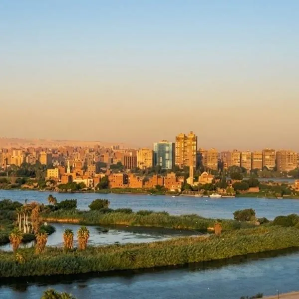 Panoramic Nile and Pharaonic Village View-1st Line, hotel in Cairo