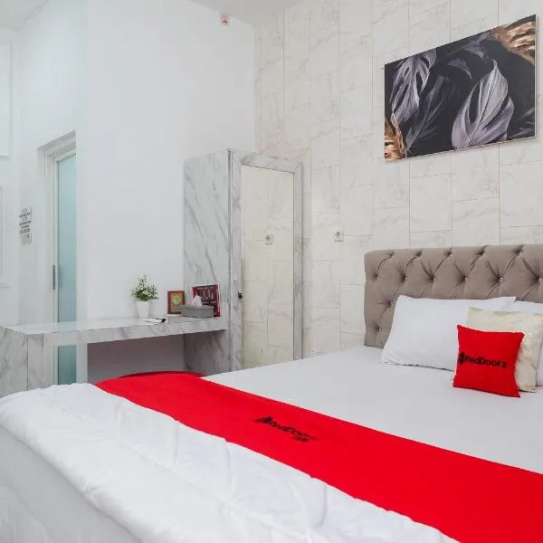 RedDoorz Syariah near Taruna Nusantara Magelang – hotel w mieście Banyurojo