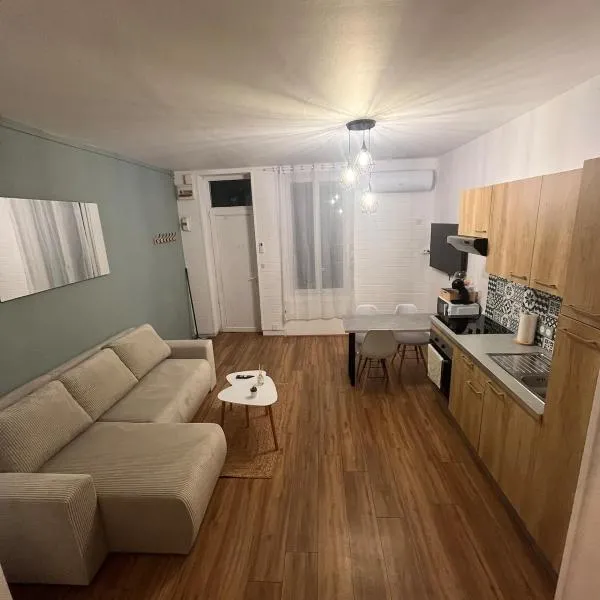 Logement autonome pour 2 à 3 personnes 78F, Hotel in Poitiers