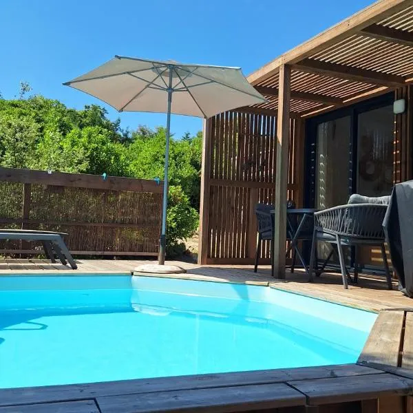 TINY HOUSE avec piscine "La Bernadette" villa Sisyphe โรงแรมในเลอ โตโรเนต์