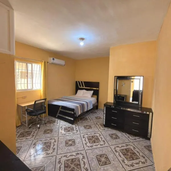 Guest House A&H - Boca Chica Beach & Airport, hotel a Boca Chica