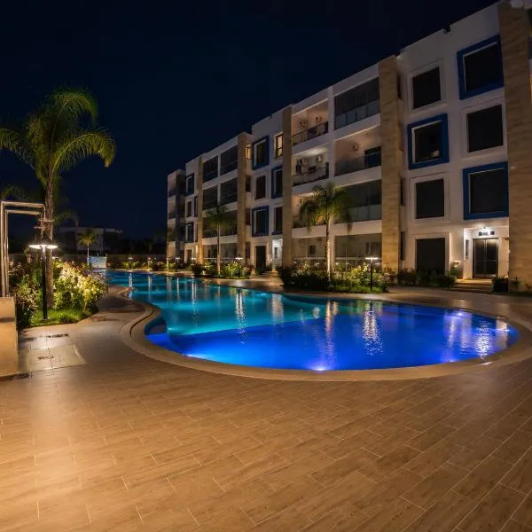 Appartement Haut Standing - 5 personnes - Résidence Gardénia avec Piscine - Parking: Martil şehrinde bir otel