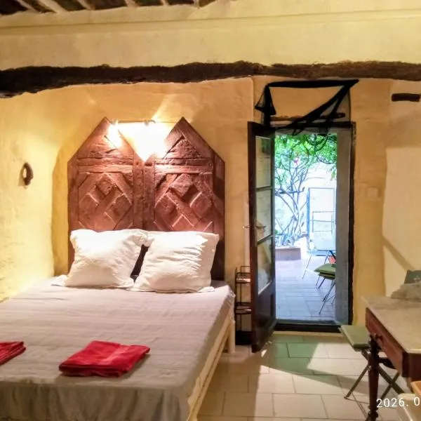Chambre privée avec terrasse, hotel em Flayosc