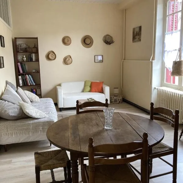 Appartement 2 pièces, hyper centre, 5 couchages, très lumineux، فندق في بانيول دو لون