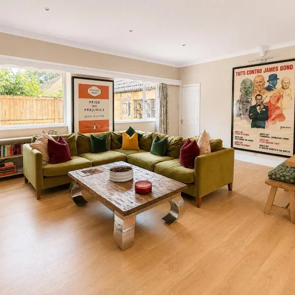 Spacious Country Cottage Sleeps 7, Air Con, Fire Pit & Dog Friendly close to Bath – hotel w mieście Bradford on Avon