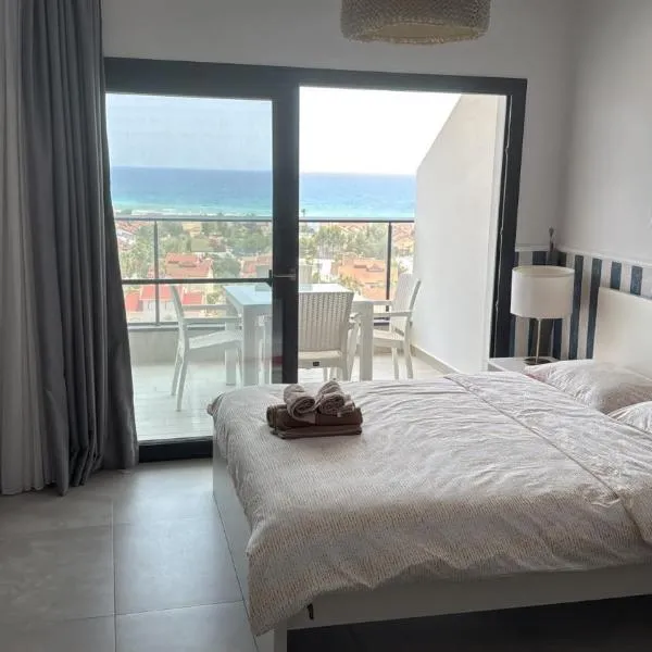 Caesar Blue Studio Sea View Apartment, готель у місті Boghaz
