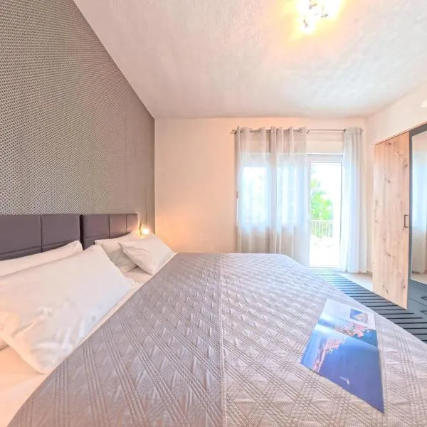 Stylish Apartments Castle Bay - near Beach and Airport, hotel a Kaštela (Castelli)
