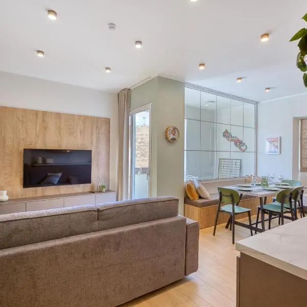 Stylish 3BdRm 3BathRm Near Balluta Bay, St Julians, hotelli kohteessa St Julian's