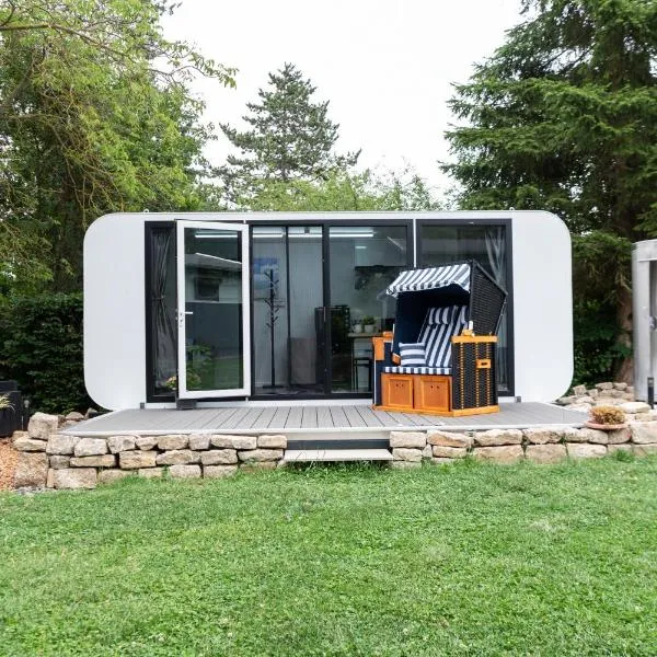 Tiny House AnneMone bei CaroGrün in Erfurt-gemütlich-sonnig-Küche-Bad-Garten-Parken-Pool-Sauna-Klimaanlage-WLAN, hotel a Erfurt