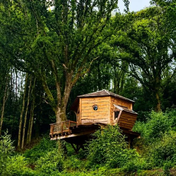 Cabane dans les arbres d'Ineas, hotel a Irvillac