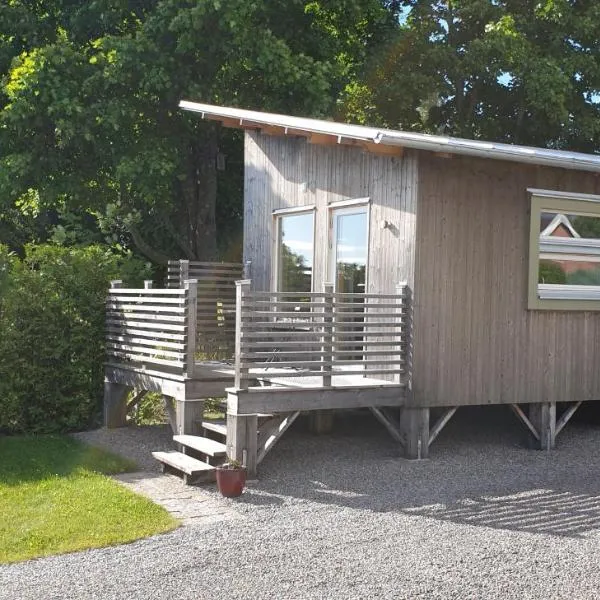 Attefallshus på Långnäs โรงแรมในบอลแนส