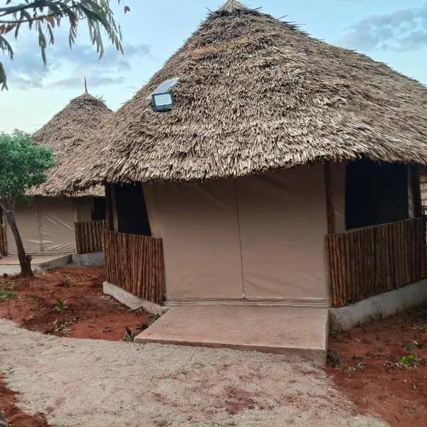Tausa Tsavo Eco Lodge, hotel sa Voi