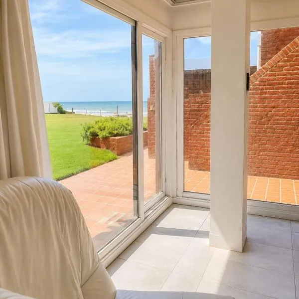Despertá frente al mar! Loft con bajada privada!, hotel in Santa Clara del Mar