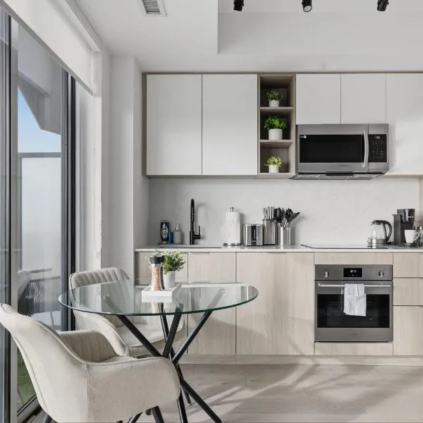 Modern Escape with Panoramic Views, hotel en Toronto