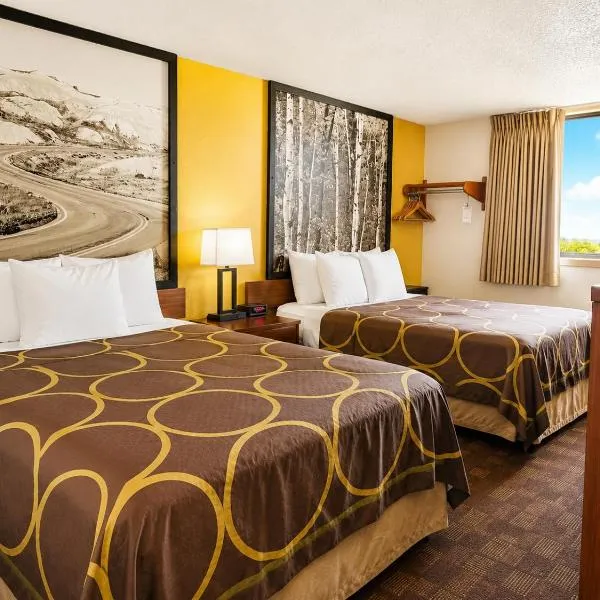 Super 8 by Wyndham Watertown, hotel in Watertown