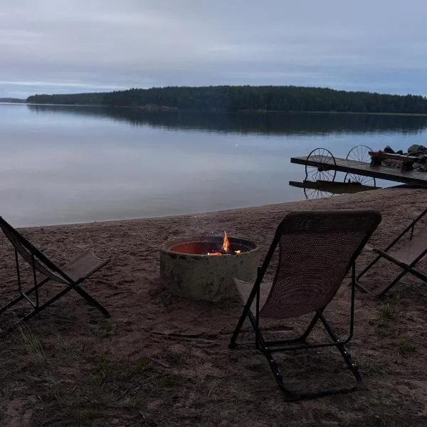 Kesämökki Korpilahdella, Päijänteen rannalla, מלון באיבסקילה