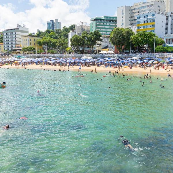 Pé na Areia - Flat na Barra com PiscinaArGaragem