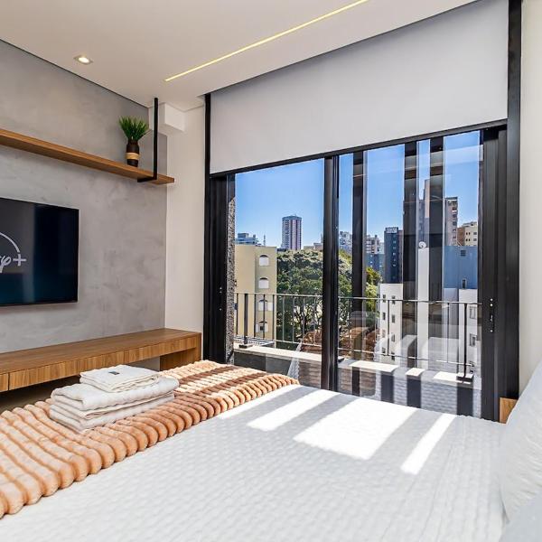Batel • Garage • Queen Bed & 2 Smart TVs