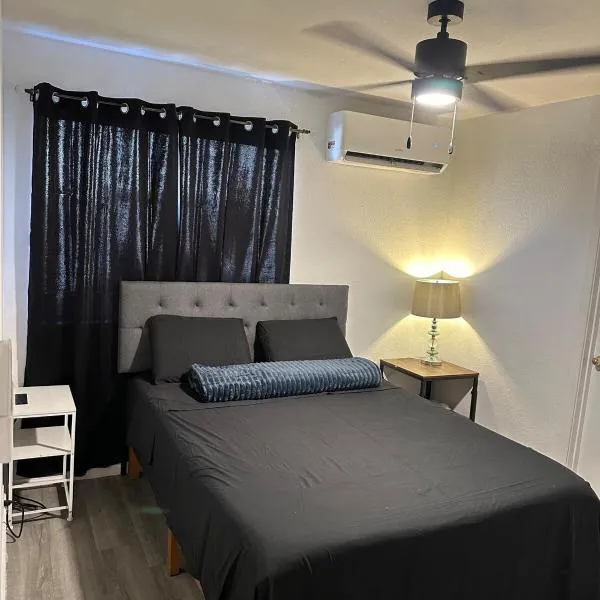 Cozy Tiny Home Minutes from Westgate Glendale, hotel in Glendale
