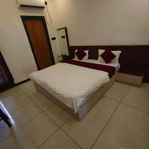 Viesnīca Hotel CM Palace Khatu Shyam ji pilsētā Khātu