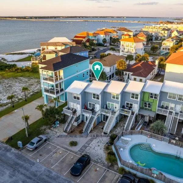 Golden Aura Beach & Pool Condo, hotel in Navarre